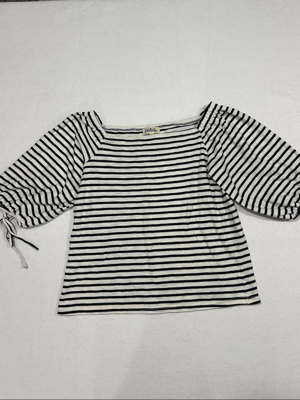 Womenโs Striped Cotton Puff Sleeve Top in Black & White, Size M